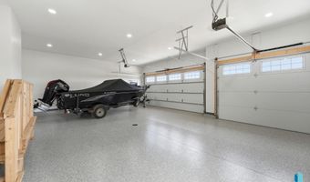405 N Sunshine Ave, Brandon, SD 57005