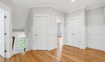 3555 N DICKERSON St, Arlington, VA 22207