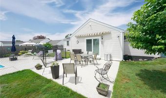 14 Willow Dr, Cranston, RI 02920