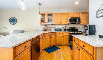 8 Hollyhock Knoll Ct 8, Bourne, MA 02532