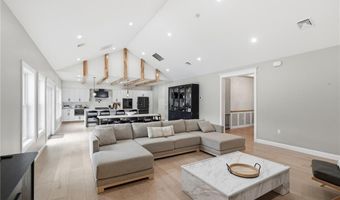 1264 Central Ave, Johnston, RI 02919