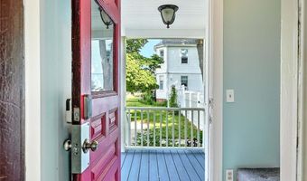 15 Wollaston St, Cranston, RI 02910