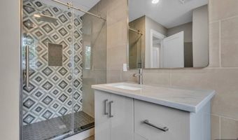55 Maiden Ln, Bergenfield, NJ 07621