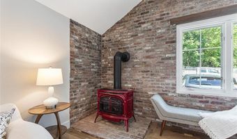 22 Castle St 3, East Greenwich, RI 02818