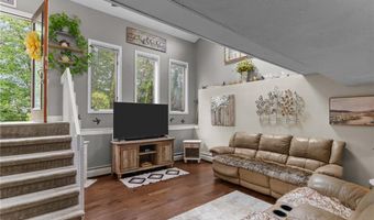 68 Everglade Ave, Warwick, RI 02886