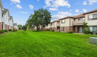 1727 W Hawkes St 8, Arlington Heights, IL 60004
