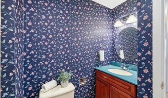 2 Mansion Woods Dr B, Agawam, MA 01001
