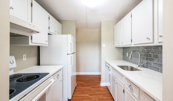 126 Triangle St APT B33, Danbury, CT 06810