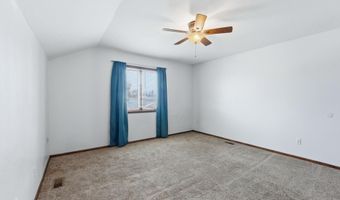 302 Willard Dr, Auburn, IN 46706