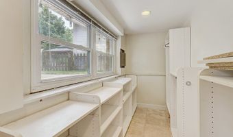 223 W Tanglewood Dr, Arlington Heights, IL 60004