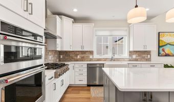 3078 N Spurway Dr, Ann Arbor, MI 48105