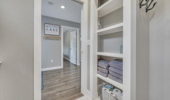 41 Dewey St, Arnolds Park, IA 51331