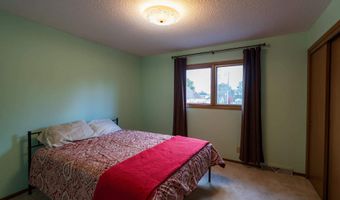 207 N 10th St, Albia, IA 52531