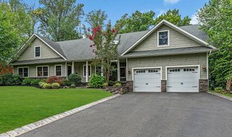 10 Greenwood Pl, Middletown, NJ 07748