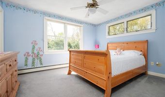 825 Woonsocket Hill Rd, North Smithfield, RI 02896