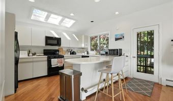 2 Buckingham St, Barrington, RI 02806