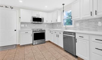 2 Brookfield Rd, Coventry, RI 02816