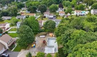 7 Broadview Ave, Bristol, RI 02809