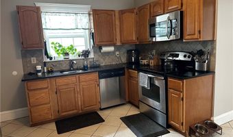 21 Washburn Ave, East Providence, RI 02916