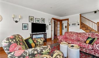 123 Beacon St, Middletown, RI 02842