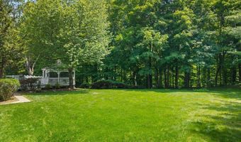 1 Mountaincrest Dr, Cheshire, CT 06410