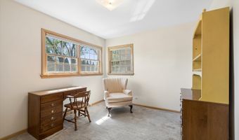 827 N Douglas Ave, Arlington Heights, IL 60004