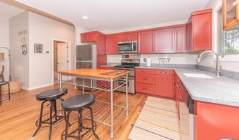 609 Ridgewood Ct, Ann Arbor, MI 48103