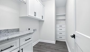 1112 Duke Dr, Bauxite, AR 72011