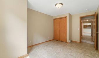 2402 Suncrest Dr, Ames, IA 50014