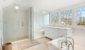 150 Boston Neck Rd, Narragansett, RI 02882