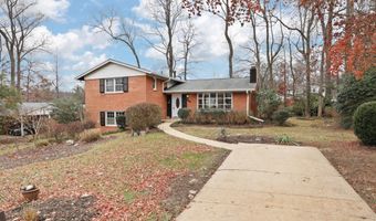 6815 MAPLECREST Dr, Annandale, VA 22003