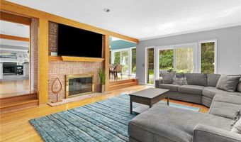 20 Beechwood Dr, Cranston, RI 02921