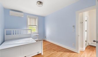 7 Marsh St, Newport, RI 02840