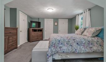 27 Fairway Dr, North Kingstown, RI 02852