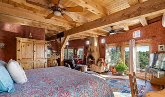 174 Hondo Seco Rd, Arroyo Hondo, NM 87513