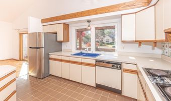 2225 Chaucer Ct, Ann Arbor, MI 48103