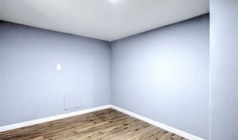 8 Ashby St, Johnston, RI 02919