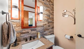 1035 Vermont Ct, Ames, IA 50014