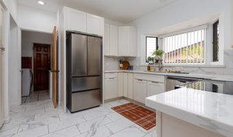 98-827 Ainanui Loop, Aiea, HI 96701