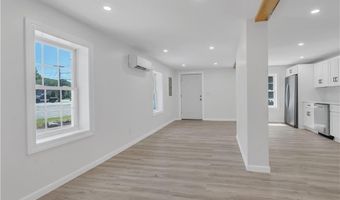 78 School St, North Smithfield, RI 02876