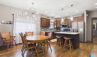 713 N Garnet Cir, Brandon, SD 57005