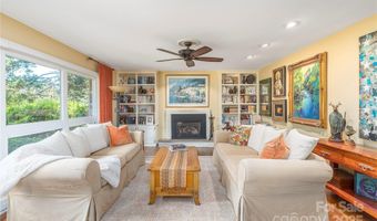 24 Woodcrest Rd, Asheville, NC 28804