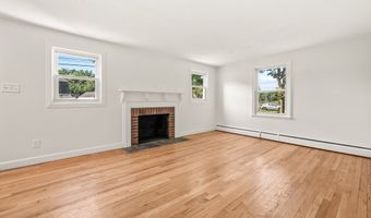 18 Grove Rd, Cromwell, CT 06416