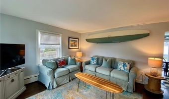 182 Newport Ave, Middletown, RI 02842