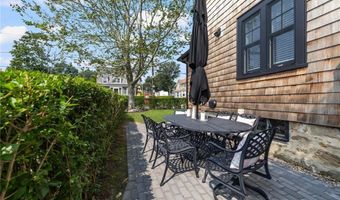 14 Robinson St, Narragansett, RI 02882