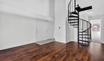 6017- F CURTIER Dr F, Alexandria, VA 22310