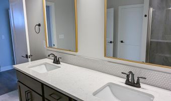 336 W Boxthorn Dr, Andover, KS 67002