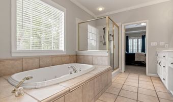 100 LANE PARK Dr, Alabaster, AL 35114