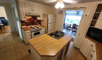 124 Pilgrim Rd, Bristol, CT 06010