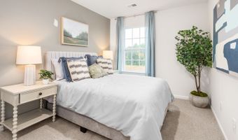 215 Maddox Dr, Aberdeen, NC 28315